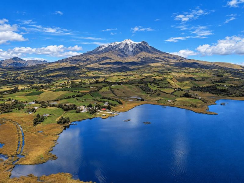 Volcán Cumbal y la Laguna de Cumbal